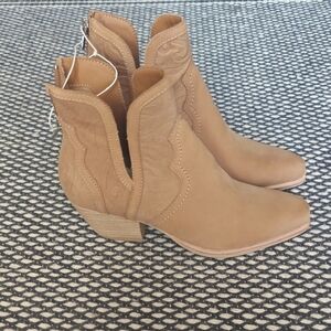 Dolce Vita Brown Tan Heeled Boots with Suede Finish